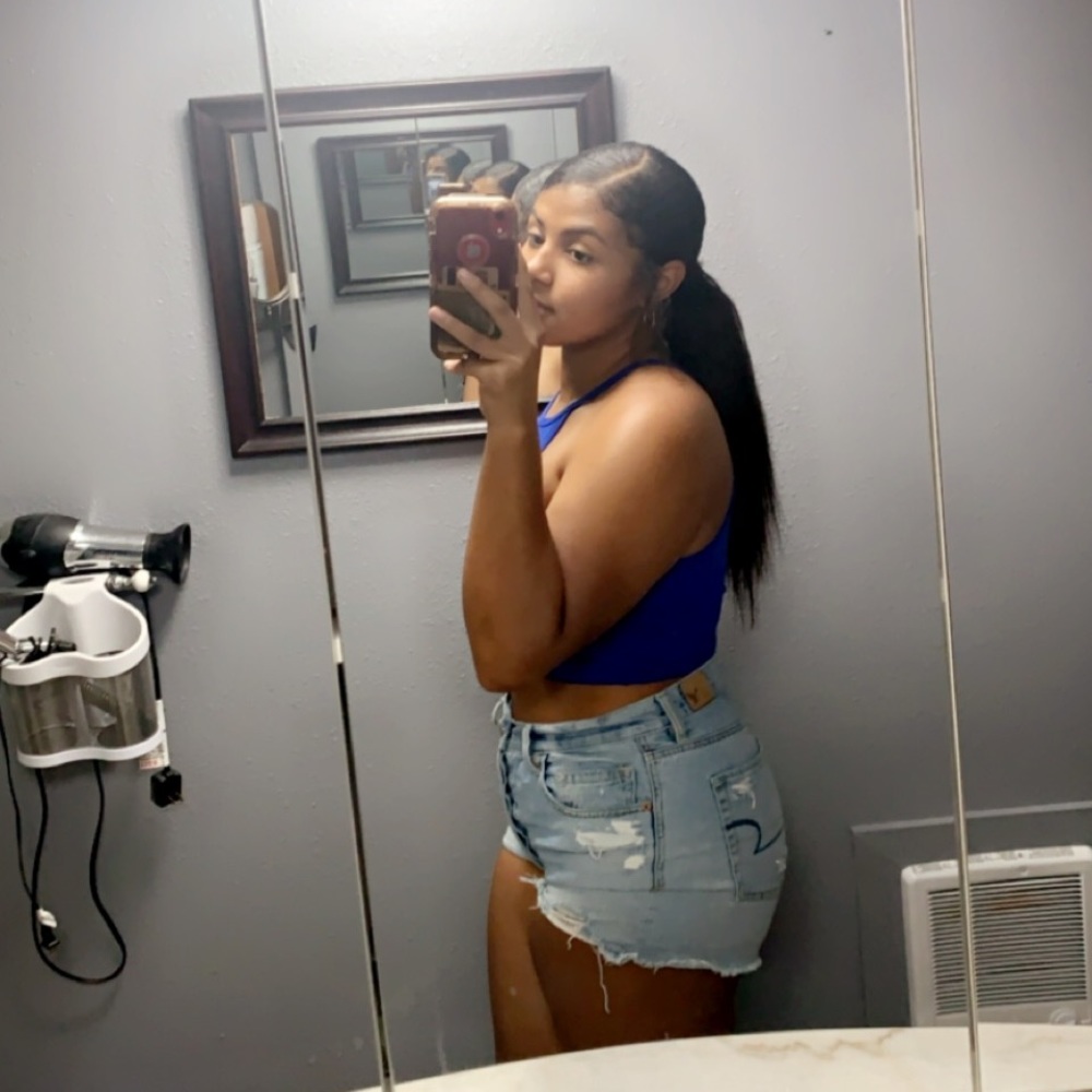 Meet your Posher, Daniella